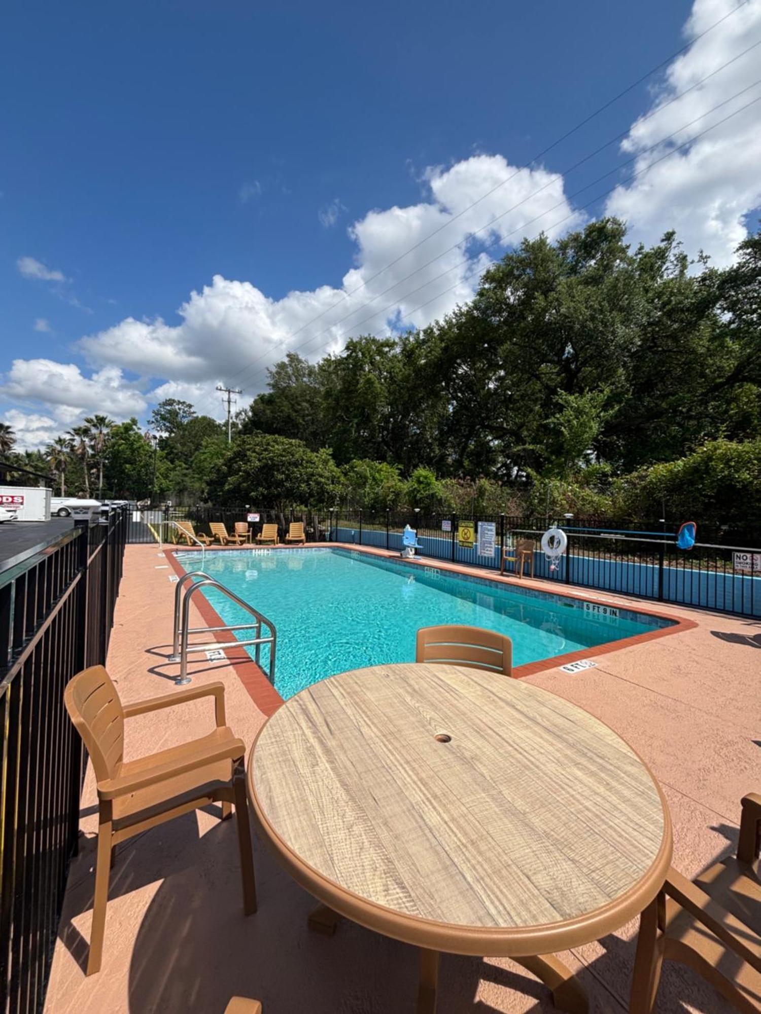 High Springs Inn Soon To Be Clarion Pointe Alachua Exterior foto