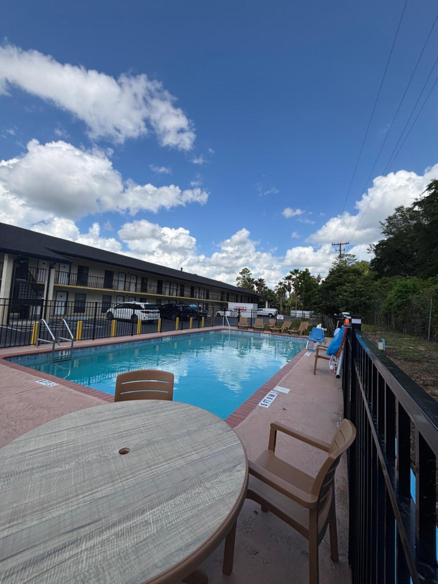 High Springs Inn Soon To Be Clarion Pointe Alachua Exterior foto